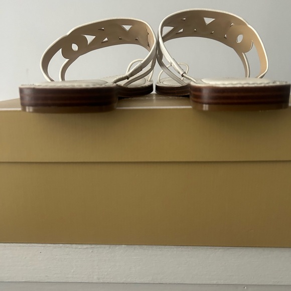 2024 MK white sandals - Picture 2 of 3